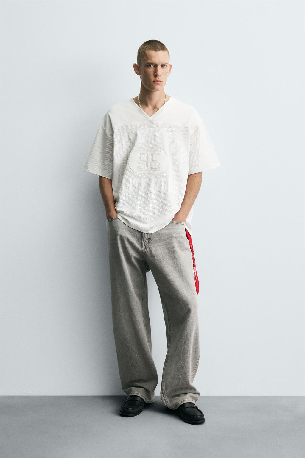 T-SHIRT WITH TEXTURED PANELS